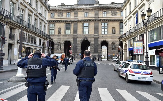 Fransada terrorçuluqda şübhəli bilinən üç nəfər saxlanılıb