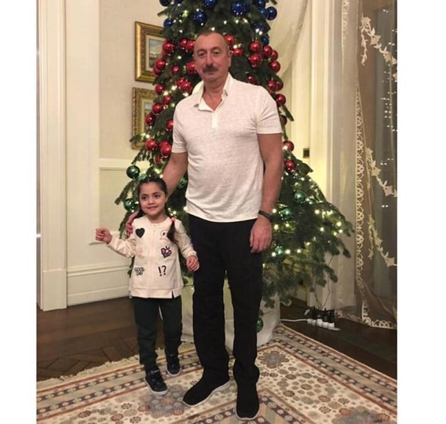 İlham Əliyev ad gününü ailəsi ilə birlikdə qeyd edib - FOTOLAR