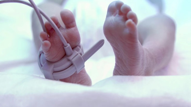 İki yeni doğulan körpəsini öldürüb illərlə dondurucuda saxlayan ana tutuldu