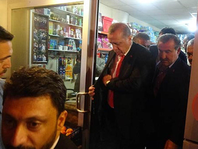 Türkiyə prezidenti kortejini saxlatdırıb BAZARLIQ ETDİ - FOTO+VİDEO