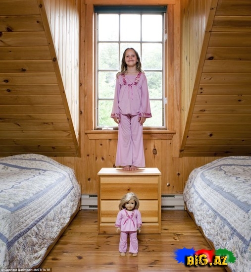 Uşaqları oyuncaqları ilə çəkən fotoqraf - Fotolar