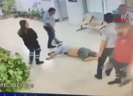 DƏHŞƏT: Polis turisti VƏHŞİCƏSİNƏ döydü - FOTO