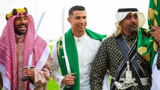 Ronaldo "şeyx"lərə qoşulub görün nə hala qaldı - FOTO-VİDEO