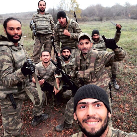 İnternatda böyüyən qəhrəmanımız məşhur FOTOLARından DANIŞDI