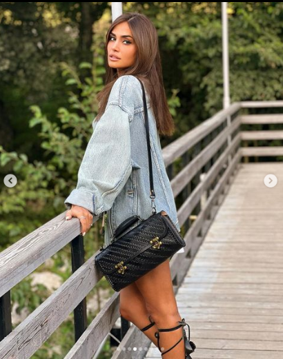 "Seçim sizdə" - Anası Pervinin FOTOlarını BELƏ ÇƏKDİ