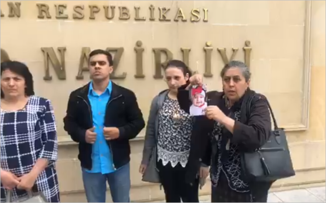 "Həkim sistemi taxıb çay içməyə getdi, nəvəm keçindi..." - Xəstəxanada ölən 7 aylıq körpənin nənəsi