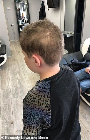 10 il saçını daramayan oğlan ilk dəfə bərbərə getdi - FOTO