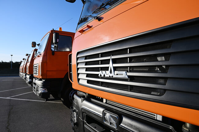 Prezident məişət tullantıları daşıyan texnikalarla tanış oldu - Fotolar