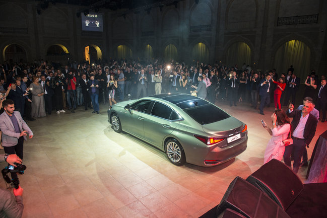 Lexus-dan ilin ən cəsur addımı - Yaponiya brendi yeni ES modelini təqdim etdi