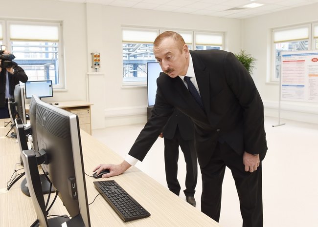 İlham Əliyev Bakı neft emalı zavodundakı açılışda iştirak edib