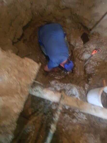 Binəqədidə su kəmərində qəza olub - FOTO