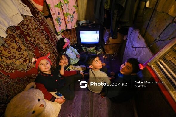 Azərbaycandakı bu ailə kiçik daxmada acınacaqlı vəziyyətdə yaşayır - FOTOLAR