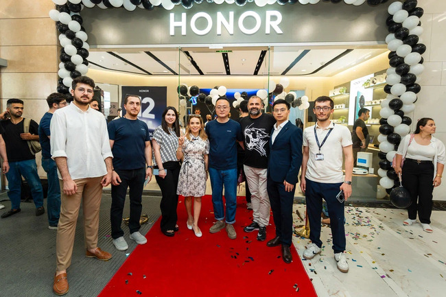 HONOR Azərbaycanda ilk rəsmi brend mağazasını açdı
