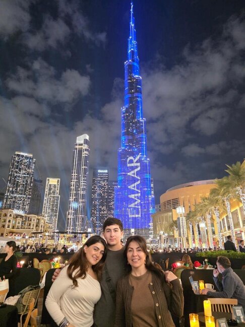 Ailələri ilə bayram fotosu paylaşdılar - Fotolar