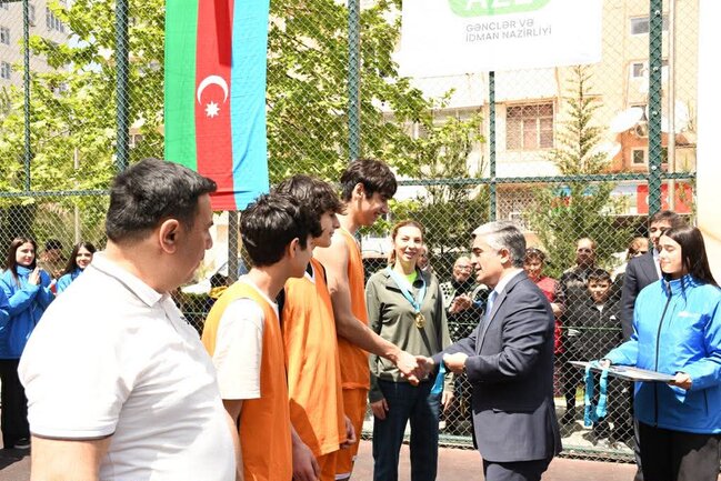 Paytaxtın abad məhəllələrində basketbol yarışları başa çatıb