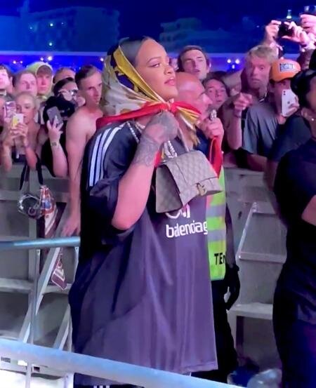 Rihannanın müzakirələrə səbəb olan obrazı - FOTOLAR