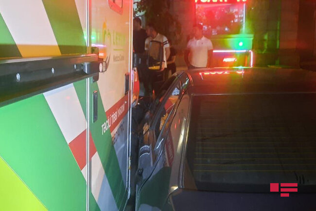 Bakıda ambulans qəzaya düşdü - FOTOLAR