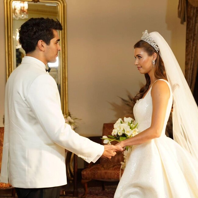 Gəlinliyi 150 minə kirayə götürüblərmiş - FOTOLAR