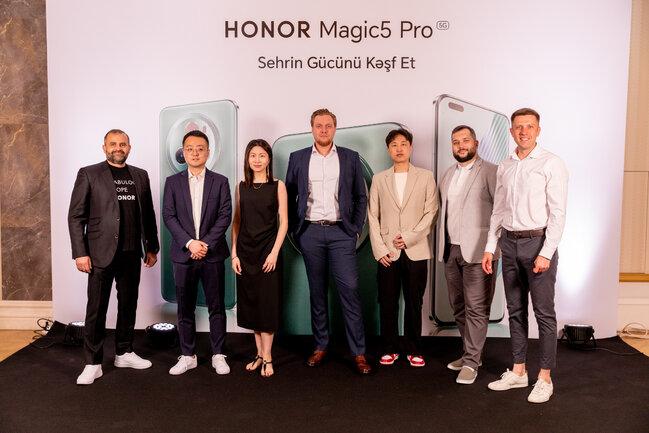 HONOR yeni Magic5 Pro smartfonunu Azərbaycanda təqdim edir