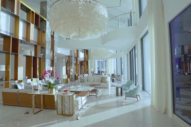 Dünyanın ən bahalı evidir, divarlarından qar da yağır - Fotolar