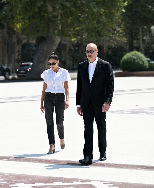 İlham Əliyev xanımı ilə Gəncəyə getdi - Fotolar-Yenilənir