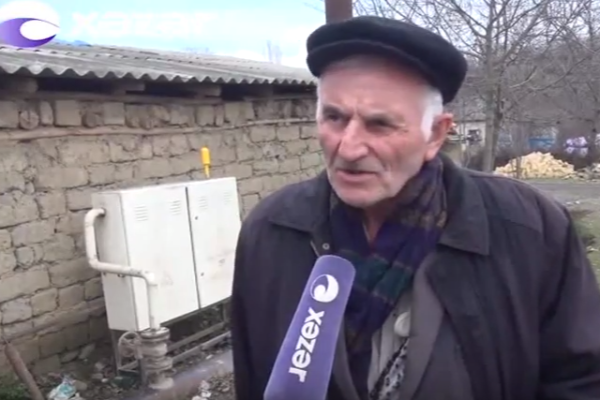 Tarix müəllimi dərsdə şagirdlərə mahnı oxudu - Səbəbini özü danışır - VİDEO