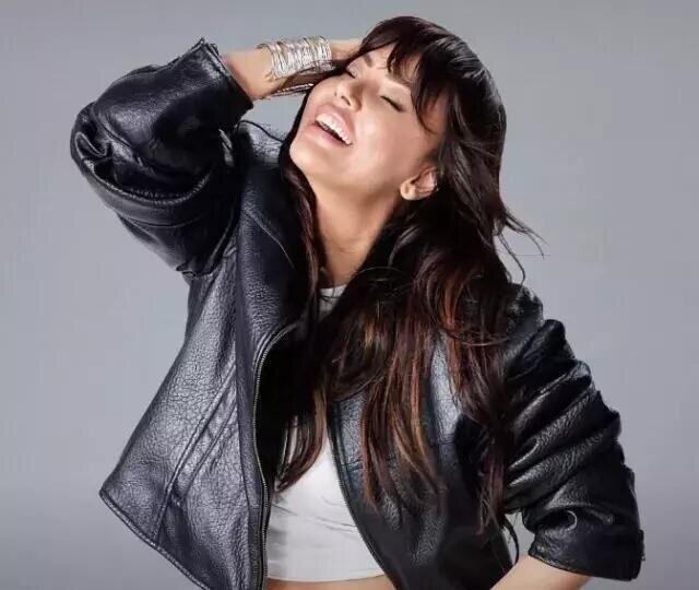 Ebru Gündeş boşandıqdan sonra TANINMAZ HALA DÜŞDÜ - Gənc qıza bənzəyir - FOTO