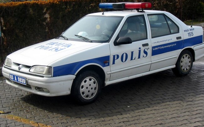 Türkiyədə polis avtomobilinin qəzaya uğraması zamanı 10 asayiş keşikçisi xəsarət alıb