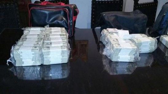 Kilsənin həyətində xəzinə basdıran nazir tutuldu - FOTO