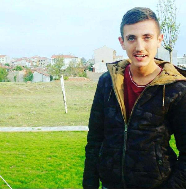 Məktəbli qız 15 yaşlı oğlanı öldürdü: "Bakirəyəm" - FOTO