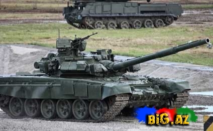 Rusiya tanklarını Ukrayna ilə sərhədə yığır