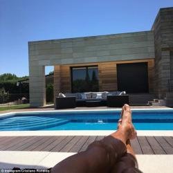Ronaldo bu evdə yaşayır - FOTO