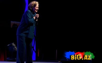 Hilari Klinton ayaqqabı hücumuna məruz qalıb