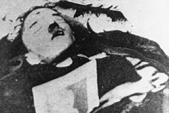 Hitlerin intihardan əvvəlki son saatları: "Əsgərlərim vuruşmaq istəmir"