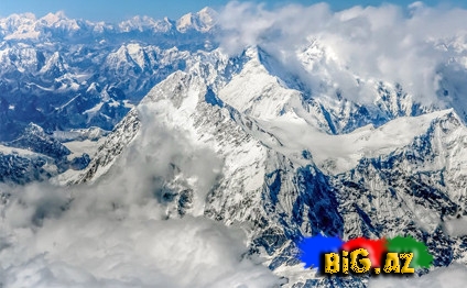 Everestdə uçqun: 6 nəfər öldü 9 nəfər itkin düşdü