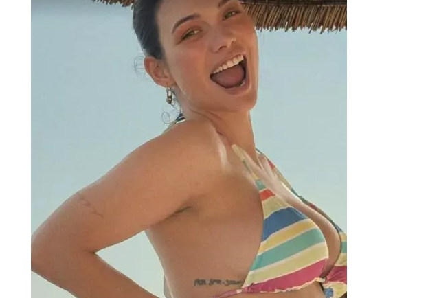 Aktrisa Beste Kökdemirin bikinili fotosu gündəm oldu