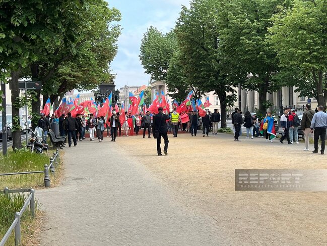 Berlində güney azərbaycanlılar etiraz aksiyası keçirib - YENİLƏNİB + VİDEO