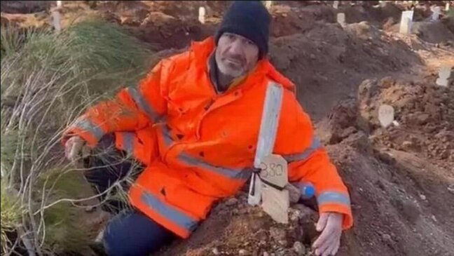 Məşhur cütlük zəlzələdə ölən qızının əlini buraxmayan ataya ev verdi