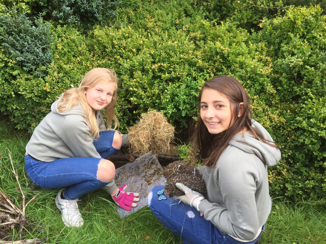 İNANILMAZ! 13 yaşlı qızlar yaşıdlarının ağlına gəlməyəcək bir iş gördülər