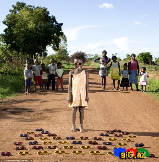 Uşaqları oyuncaqları ilə çəkən fotoqraf - Fotolar