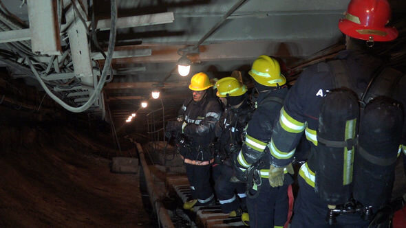 Metroda təlim: Şərti yanğın söndürüldü, "zərərçəkmişlər" təxliyə olundular - FOTO/VİDEO