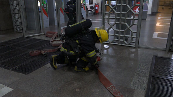 Metroda təlim: Şərti yanğın söndürüldü, "zərərçəkmişlər" təxliyə olundular - FOTO/VİDEO