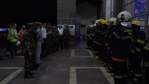 Metroda təlim: Şərti yanğın söndürüldü, "zərərçəkmişlər" təxliyə olundular - FOTO/VİDEO