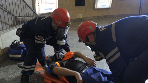 Metroda təlim: Şərti yanğın söndürüldü, "zərərçəkmişlər" təxliyə olundular - FOTO/VİDEO