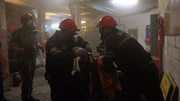 Metroda təlim: Şərti yanğın söndürüldü, "zərərçəkmişlər" təxliyə olundular - FOTO/VİDEO