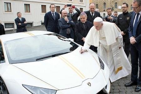 Papanın "Lamborghini"si rekord qiymətə satıldı - FOTO