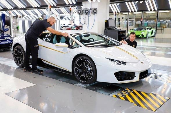 Papanın "Lamborghini"si rekord qiymətə satıldı - FOTO
