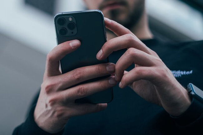 "iPhone" sahibləri klaviatura vasitəsilə izlənilib