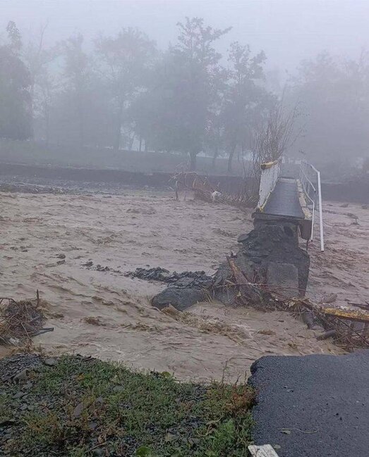 Körpü uçdu, sakinlərin gediş-gəliş kəsildi -FOTO