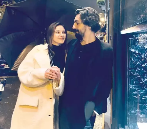 Məşhur cütlük Parisdə nişanlandı -FOTO